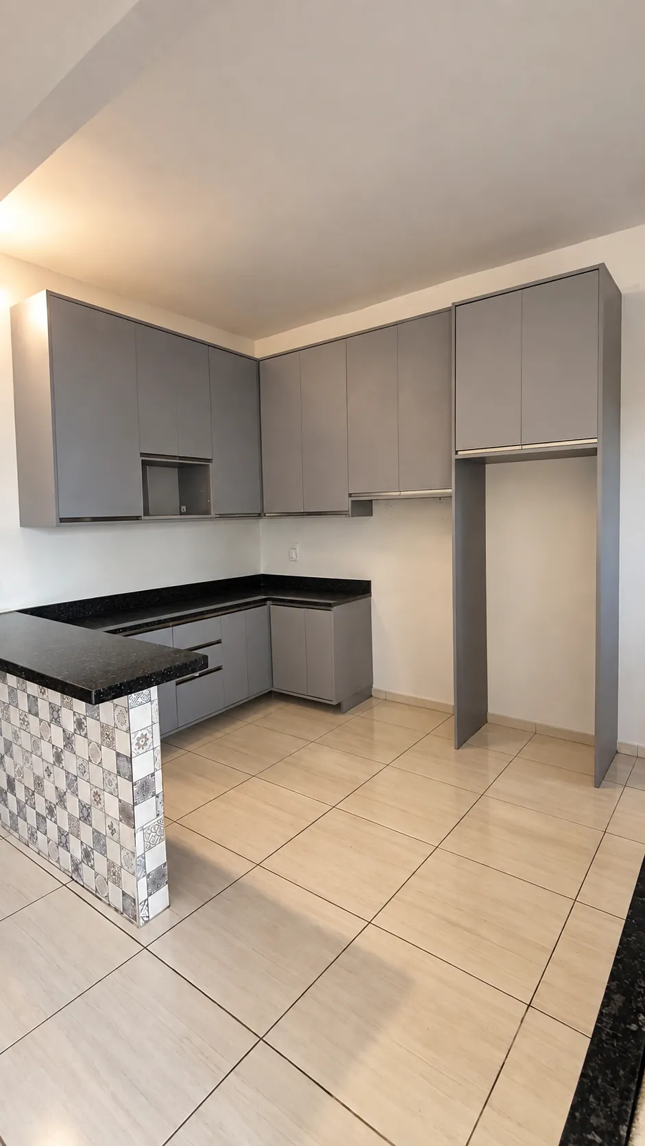 Cozinha com armários planejados