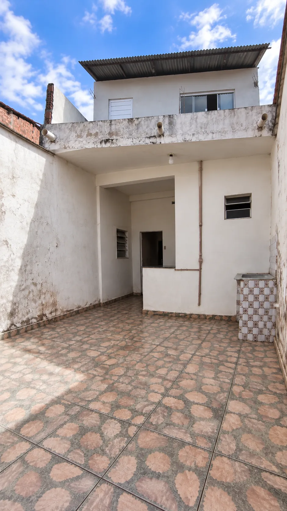 Quintal nos fundos da casa